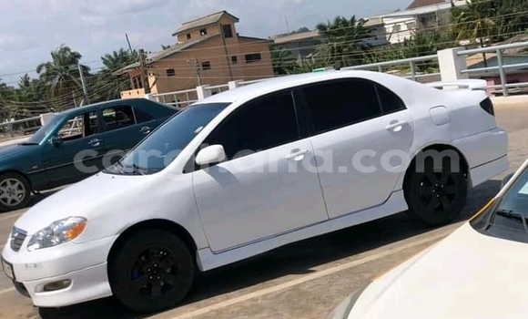 Sayi Na hannu Toyota Corolla White Mota in Accra a Greater Accra