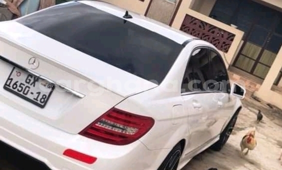 Sayi Na hannu Mercedes-Benz C250 coupe White Mota in Accra a Greater Accra Sayi Na hannu Mercedes-Benz C250 coupe White Mota in Accra a Greater Accra