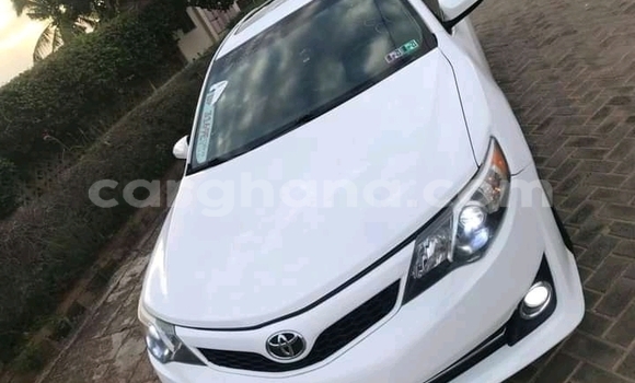 Sayi Na hannu Toyota Camry White Mota in Accra a Greater Accra Sayi Na hannu Toyota Camry White Mota in Accra a Greater Accra