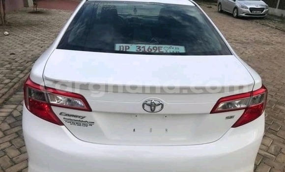 Sayi Na hannu Toyota Camry White Mota in Accra a Greater Accra Sayi Na hannu Toyota Camry White Mota in Accra a Greater Accra