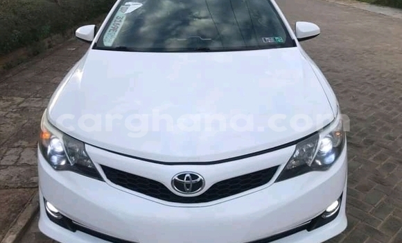 Sayi Na hannu Toyota Camry White Mota in Accra a Greater Accra Sayi Na hannu Toyota Camry White Mota in Accra a Greater Accra