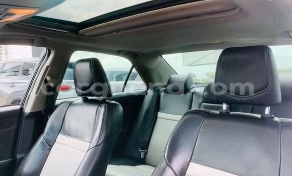 Ra Àlòkù Toyota Camry funfun Ọkọ̀ in Accra ni Greater Accra Ra Àlòkù Toyota Camry funfun Ọkọ̀ in Accra ni Greater Accra