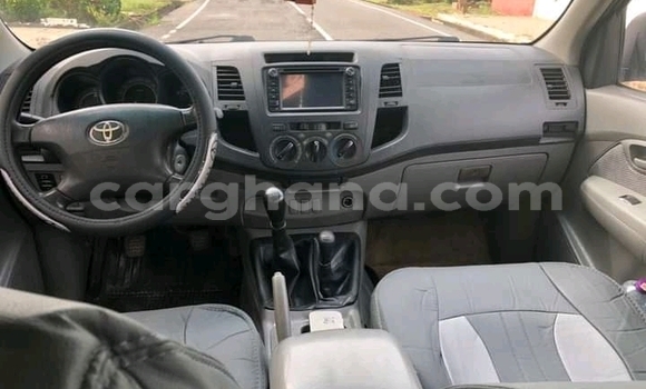 Sayi Na hannu Toyota Hilux White Mota in Accra a Greater Accra Sayi Na hannu Toyota Hilux White Mota in Accra a Greater Accra