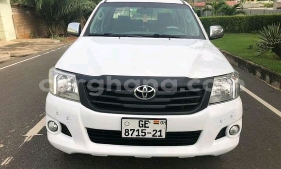 Sayi Na hannu Toyota Hilux White Mota in Accra a Greater Accra Sayi Na hannu Toyota Hilux White Mota in Accra a Greater Accra