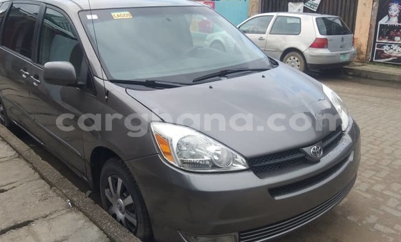 Buy Import Toyota Sienna Beige Car in Sekondi–Takoradi Metropolitan in Western Buy Import Toyota Sienna Beige Car in Sekondi–Takoradi Metropolitan in Western