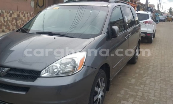 Buy Import Toyota Sienna Beige Car in Sekondi–Takoradi Metropolitan in Western Buy Import Toyota Sienna Beige Car in Sekondi–Takoradi Metropolitan in Western