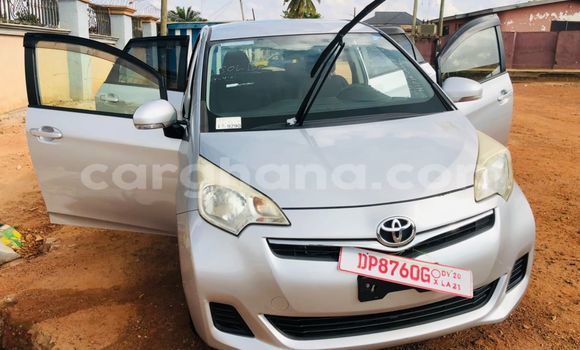 Ra Tuntun Toyota Ractis Silver Ọkọ̀ in Accra ni Greater Accra