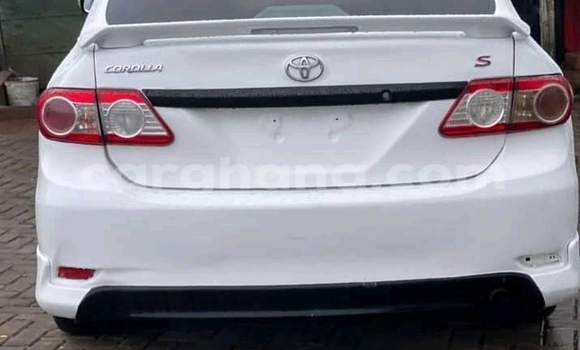 Sayi Na hannu Toyota Corolla White Mota in Accra a Greater Accra