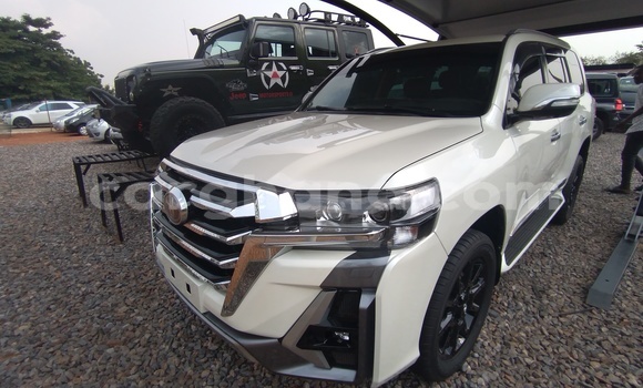Ra Àlòkù Toyota Land Cruiser Prado funfun Ọkọ̀ in Tema ni Greater Accra