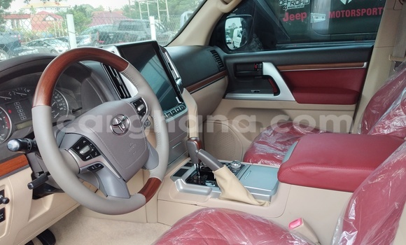 Ra Àlòkù Toyota Land Cruiser Prado funfun Ọkọ̀ in Tema ni Greater Accra Ra Àlòkù Toyota Land Cruiser Prado funfun Ọkọ̀ in Tema ni Greater Accra