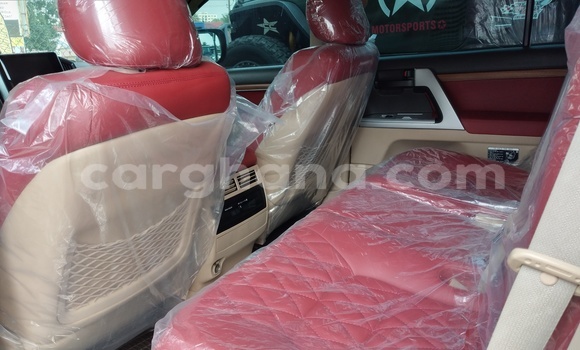 Ra Àlòkù Toyota Land Cruiser Prado funfun Ọkọ̀ in Tema ni Greater Accra Ra Àlòkù Toyota Land Cruiser Prado funfun Ọkọ̀ in Tema ni Greater Accra