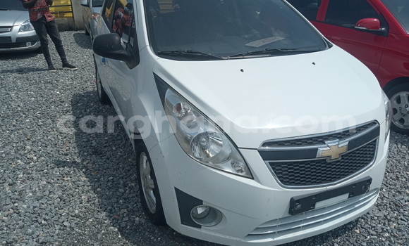 Ra Àlòkù Chevrolet Spark funfun Ọkọ̀ in Tema ni Greater Accra