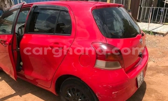 Sayi Na hannu Toyota Yaris Red Mota in Accra a Greater Accra Sayi Na hannu Toyota Yaris Red Mota in Accra a Greater Accra