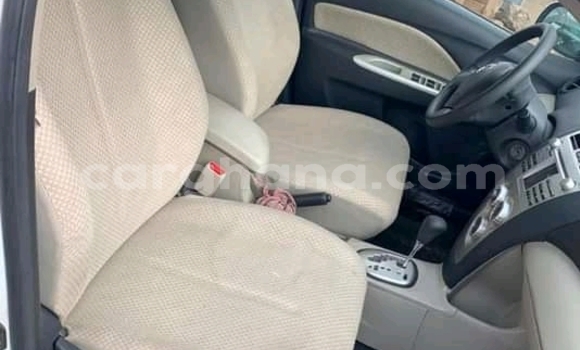 Sayi Na hannu Toyota Yaris White Mota in Sekondi–Takoradi Metropolitan a Yamma Sayi Na hannu Toyota Yaris White Mota in Sekondi–Takoradi Metropolitan a Yamma