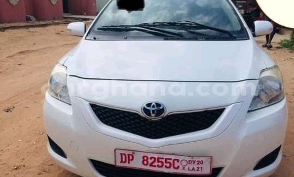 Sayi Na hannu Toyota Yaris White Mota in Sekondi–Takoradi Metropolitan a Yamma Sayi Na hannu Toyota Yaris White Mota in Sekondi–Takoradi Metropolitan a Yamma