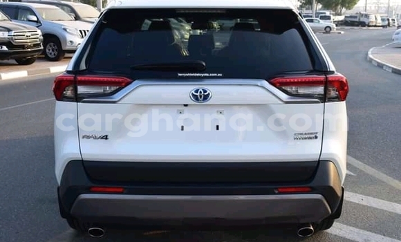 Buy Used Toyota RAV4 White Car in Accra in Greater Accra Buy Used Toyota RAV4 White Car in Accra in Greater Accra
