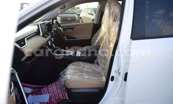 Buy Used Toyota RAV4 White Car in Accra in Greater Accra Buy Used Toyota RAV4 White Car in Accra in Greater Accra