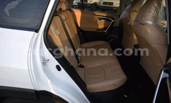 Buy Used Toyota RAV4 White Car in Accra in Greater Accra Buy Used Toyota RAV4 White Car in Accra in Greater Accra