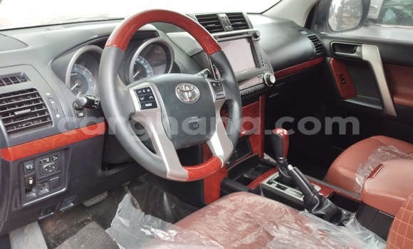 Ra Àlòkù Toyota Land Cruiser Prado funfun Ọkọ̀ in Tema ni Greater Accra Ra Àlòkù Toyota Land Cruiser Prado funfun Ọkọ̀ in Tema ni Greater Accra