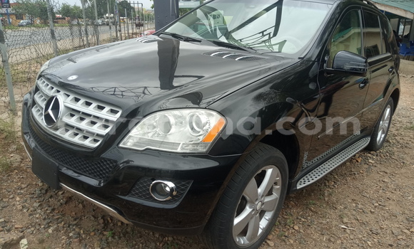 Ra Àlòkù Mercedes‒Benz M–Class Black Ọkọ̀ in Tema ni Greater Accra