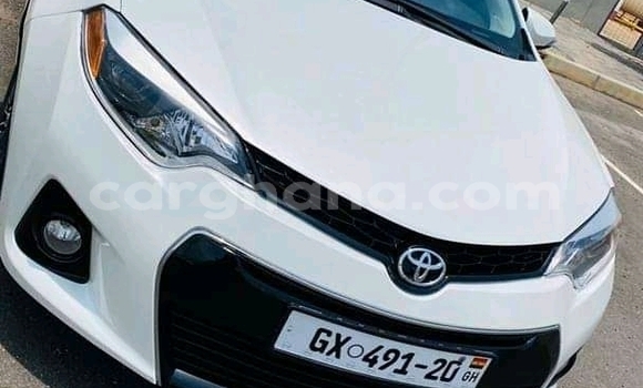 Sayi Na hannu Toyota Corolla White Mota in Accra a Greater Accra