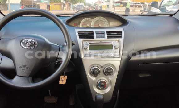 Ra Àlòkù Toyota Yaris funfun Ọkọ̀ in Tema ni Greater Accra Ra Àlòkù Toyota Yaris funfun Ọkọ̀ in Tema ni Greater Accra