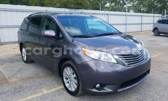 Ra Àlòkù Toyota Sienna Miiran Ọkọ̀ in Accra ni Greater Accra