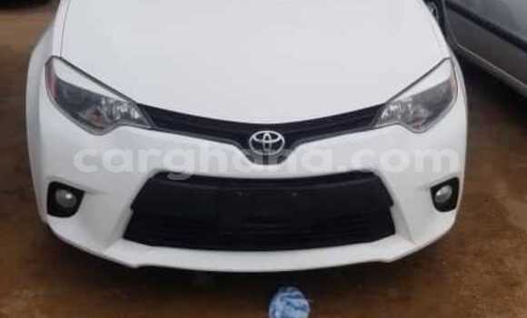 Ra Àlòkù Toyota Corolla funfun Ọkọ̀ in Tema ni Greater Accra