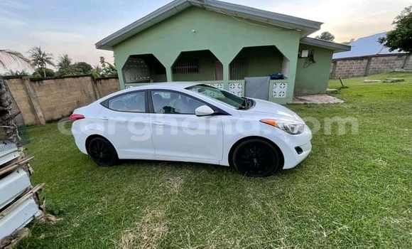 Ra Àlòkù Hyundai Elantra funfun Ọkọ̀ in Accra ni Greater Accra