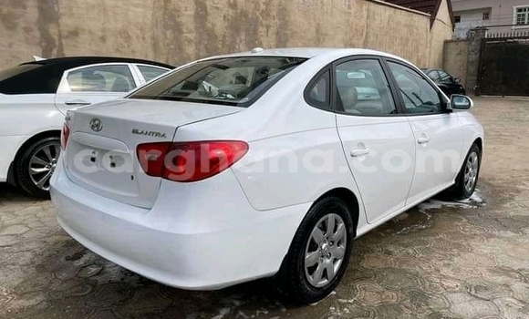 Ra Àlòkù Hyundai Elantra funfun Ọkọ̀ in Accra ni Greater Accra Ra Àlòkù Hyundai Elantra funfun Ọkọ̀ in Accra ni Greater Accra