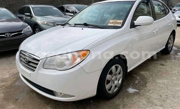 Ra Àlòkù Hyundai Elantra funfun Ọkọ̀ in Accra ni Greater Accra Ra Àlòkù Hyundai Elantra funfun Ọkọ̀ in Accra ni Greater Accra