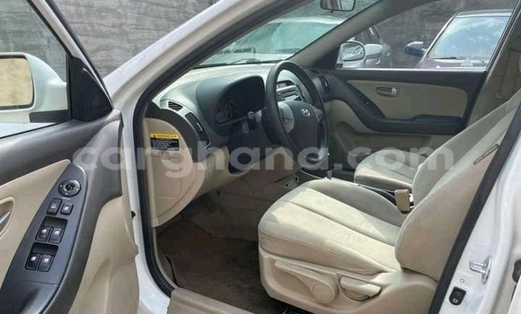 Ra Àlòkù Hyundai Elantra funfun Ọkọ̀ in Accra ni Greater Accra Ra Àlòkù Hyundai Elantra funfun Ọkọ̀ in Accra ni Greater Accra