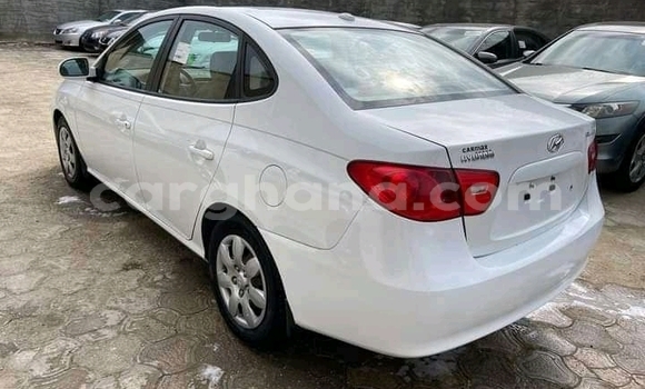Ra Àlòkù Hyundai Elantra funfun Ọkọ̀ in Accra ni Greater Accra Ra Àlòkù Hyundai Elantra funfun Ọkọ̀ in Accra ni Greater Accra