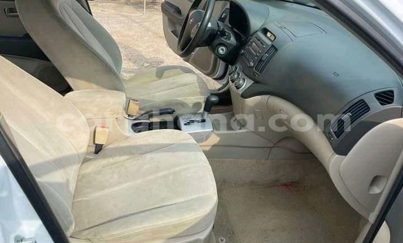 Ra Àlòkù Hyundai Elantra funfun Ọkọ̀ in Accra ni Greater Accra Ra Àlòkù Hyundai Elantra funfun Ọkọ̀ in Accra ni Greater Accra