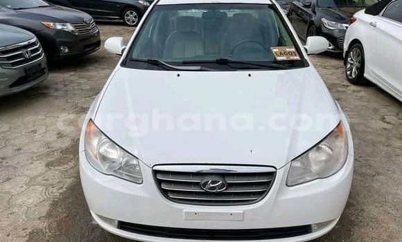 Ra Àlòkù Hyundai Elantra funfun Ọkọ̀ in Accra ni Greater Accra Ra Àlòkù Hyundai Elantra funfun Ọkọ̀ in Accra ni Greater Accra