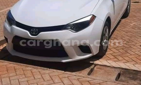 Ra Àlòkù Toyota Corolla Verso funfun Ọkọ̀ in Accra ni Greater Accra