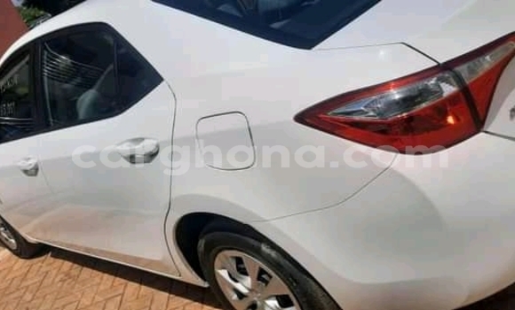 Ra Àlòkù Toyota Corolla Verso funfun Ọkọ̀ in Accra ni Greater Accra Ra Àlòkù Toyota Corolla Verso funfun Ọkọ̀ in Accra ni Greater Accra