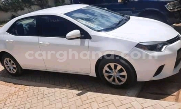 Ra Àlòkù Toyota Corolla Verso funfun Ọkọ̀ in Accra ni Greater Accra Ra Àlòkù Toyota Corolla Verso funfun Ọkọ̀ in Accra ni Greater Accra