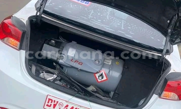 Ra Àlòkù Hyundai Entourage funfun Ọkọ̀ in Accra ni Greater Accra Ra Àlòkù Hyundai Entourage funfun Ọkọ̀ in Accra ni Greater Accra