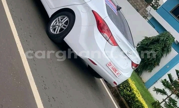 Ra Àlòkù Hyundai Entourage funfun Ọkọ̀ in Accra ni Greater Accra Ra Àlòkù Hyundai Entourage funfun Ọkọ̀ in Accra ni Greater Accra