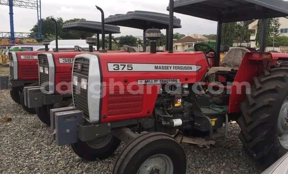 Ra Àlòkù Mercedes-Benz C250 coupe Red Ọkọ̀ in Accra ni Greater Accra Ra Àlòkù Mercedes-Benz C250 coupe Red Ọkọ̀ in Accra ni Greater Accra