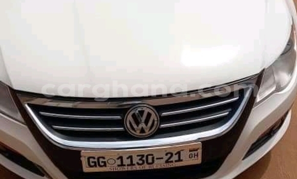 Ra Àlòkù Volkswagen Caravelle funfun Ọkọ̀ in Accra ni Greater Accra Ra Àlòkù Volkswagen Caravelle funfun Ọkọ̀ in Accra ni Greater Accra