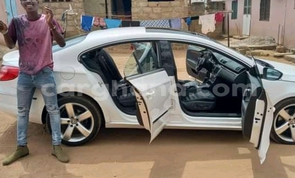 Ra Àlòkù Volkswagen Caravelle funfun Ọkọ̀ in Accra ni Greater Accra Ra Àlòkù Volkswagen Caravelle funfun Ọkọ̀ in Accra ni Greater Accra