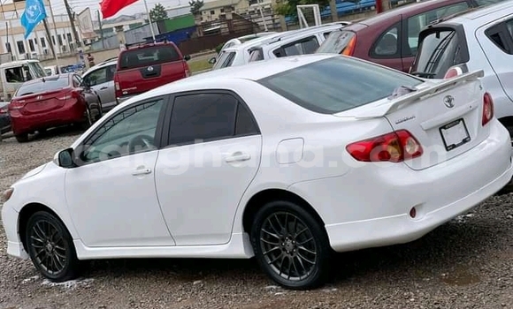 Ra Àlòkù Toyota Corolla funfun Ọkọ̀ in Accra ni Greater Accra Ra Àlòkù Toyota Corolla funfun Ọkọ̀ in Accra ni Greater Accra