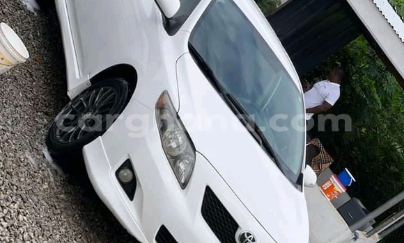 Ra Àlòkù Toyota Corolla funfun Ọkọ̀ in Accra ni Greater Accra Ra Àlòkù Toyota Corolla funfun Ọkọ̀ in Accra ni Greater Accra