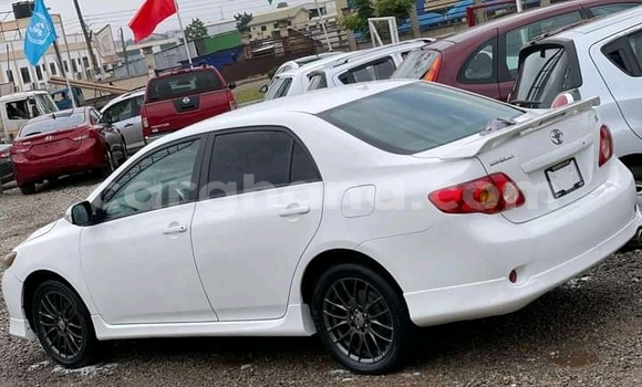 Ra Àlòkù Toyota Corolla funfun Ọkọ̀ in Accra ni Greater Accra Ra Àlòkù Toyota Corolla funfun Ọkọ̀ in Accra ni Greater Accra