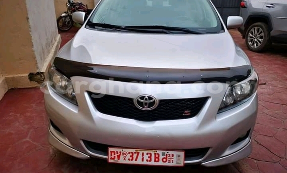 Ra Àlòkù Toyota Corolla funfun Ọkọ̀ in Accra ni Greater Accra