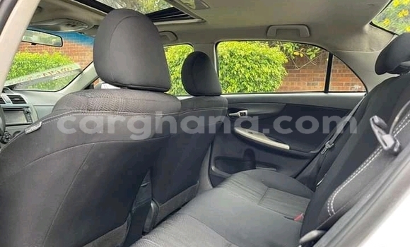 Ra Àlòkù Toyota Corolla funfun Ọkọ̀ in Accra ni Greater Accra Ra Àlòkù Toyota Corolla funfun Ọkọ̀ in Accra ni Greater Accra