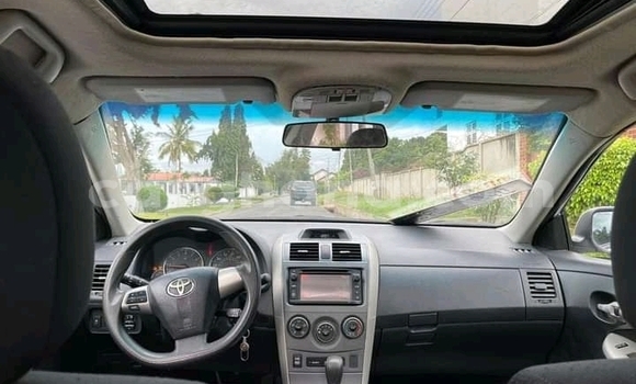 Ra Àlòkù Toyota Corolla funfun Ọkọ̀ in Accra ni Greater Accra Ra Àlòkù Toyota Corolla funfun Ọkọ̀ in Accra ni Greater Accra