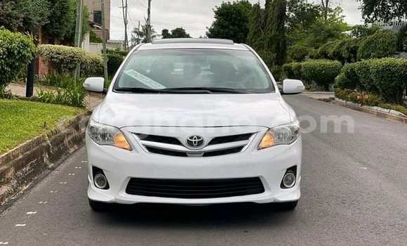 Ra Àlòkù Toyota Corolla funfun Ọkọ̀ in Accra ni Greater Accra Ra Àlòkù Toyota Corolla funfun Ọkọ̀ in Accra ni Greater Accra